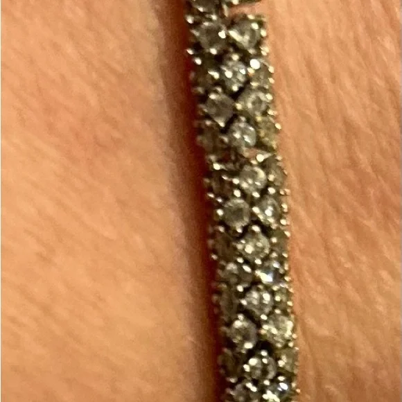 Gorgeous HENRI BENDEL Sparkly Rhinestone, Silver Infinity Bracelet - Picture 11 of 11